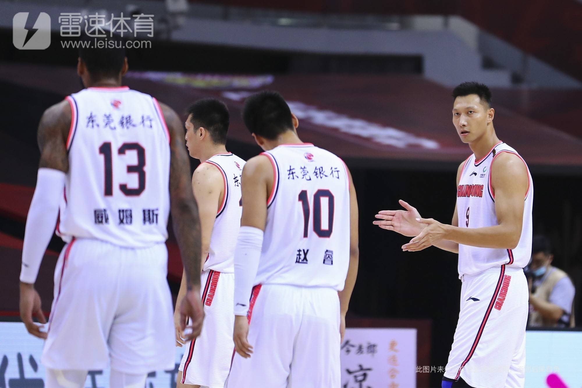 không ngừng!XU JIE SCBA Chung kết 24 điểm và 11 rebound để giành chức vô địch Li Yanzhe một ngày trận đấu đôi 14+13