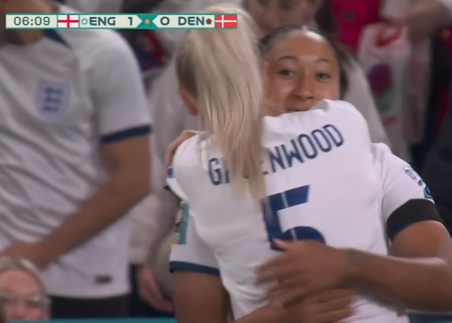 ⚽女足世界杯半场：詹姆斯世界波破门 沃尔什伤退 英格兰1-0领先丹麦