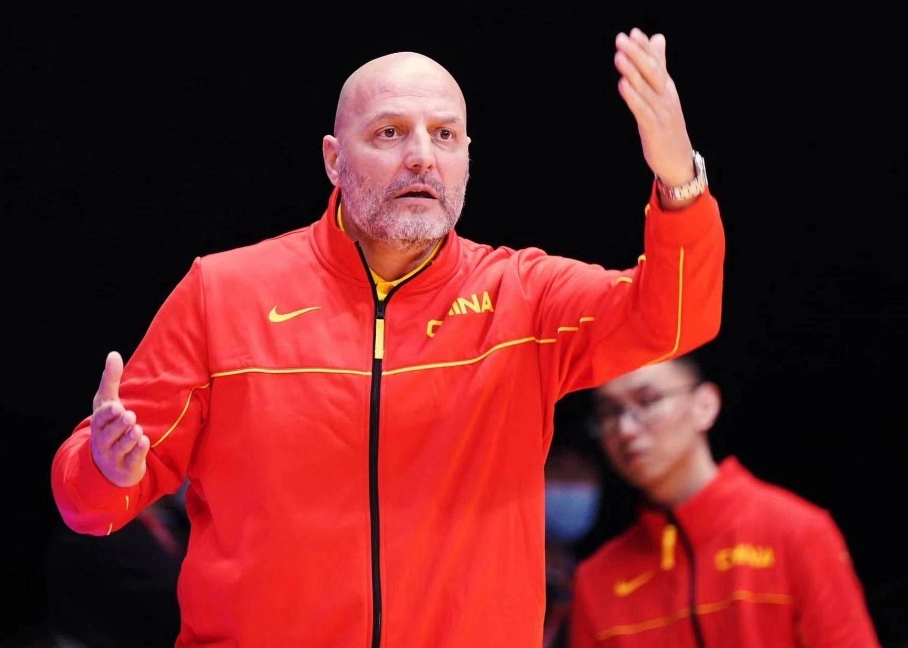 😂千呼万唤！乔尔杰维奇执教中国男篮14场比赛首次得分超90