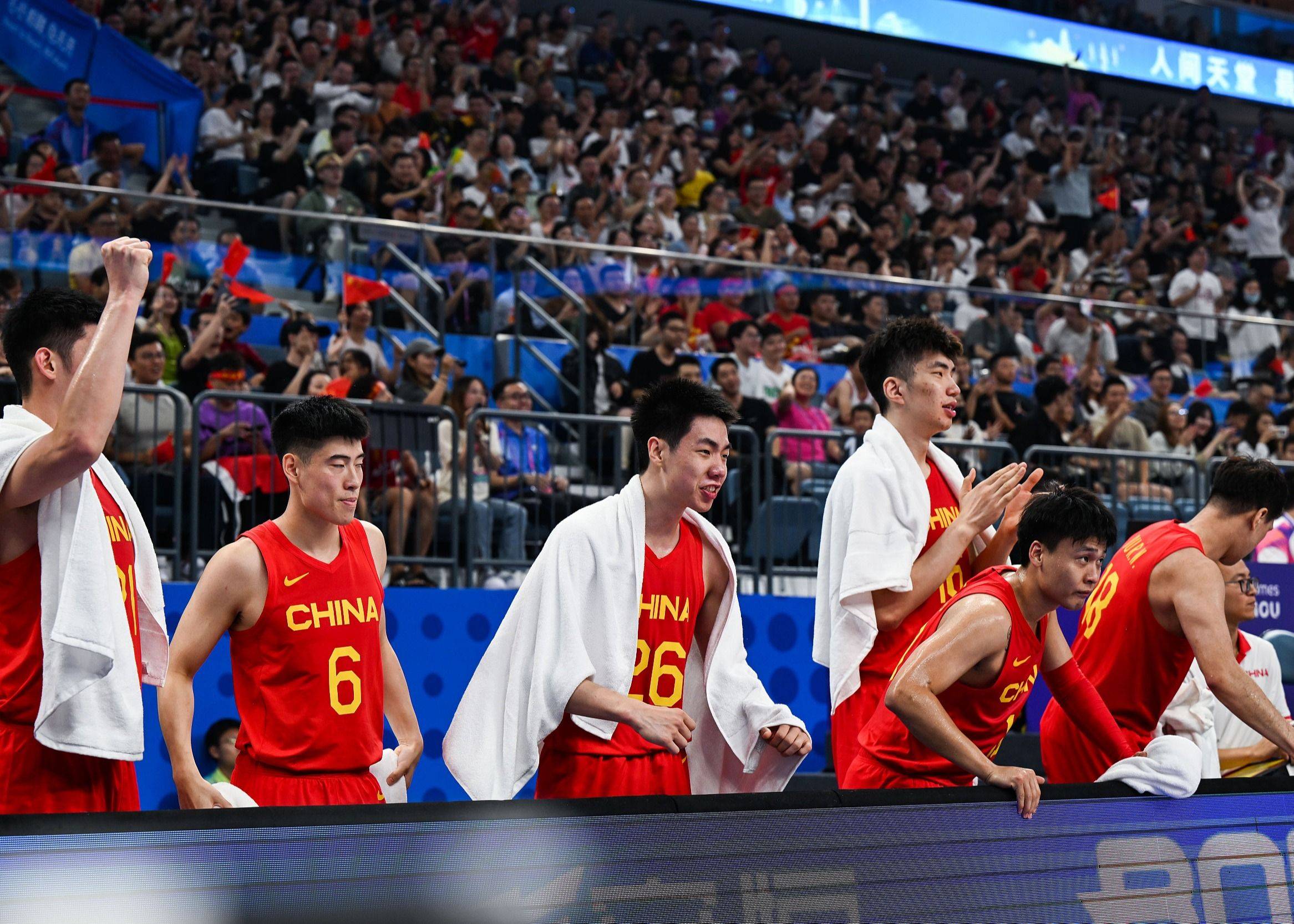 媒体人热议中国男篮三连胜！乔帅带队首次得分90+ 转换进攻被批