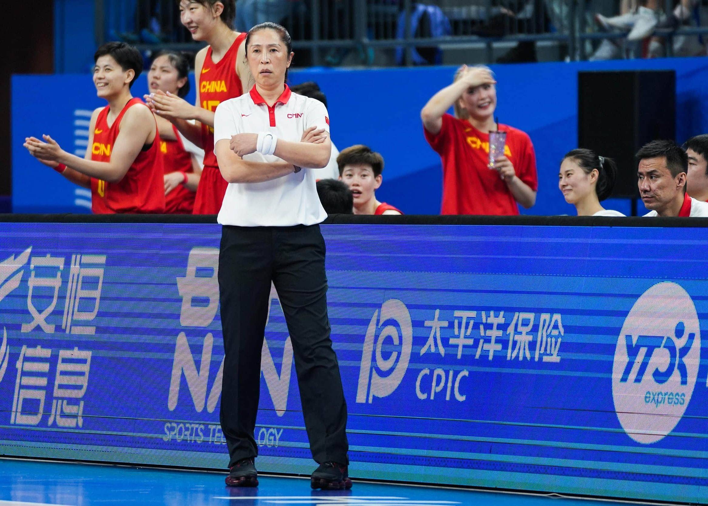 主教练郑薇：我们中国女篮关键时刻从来不掉链子
