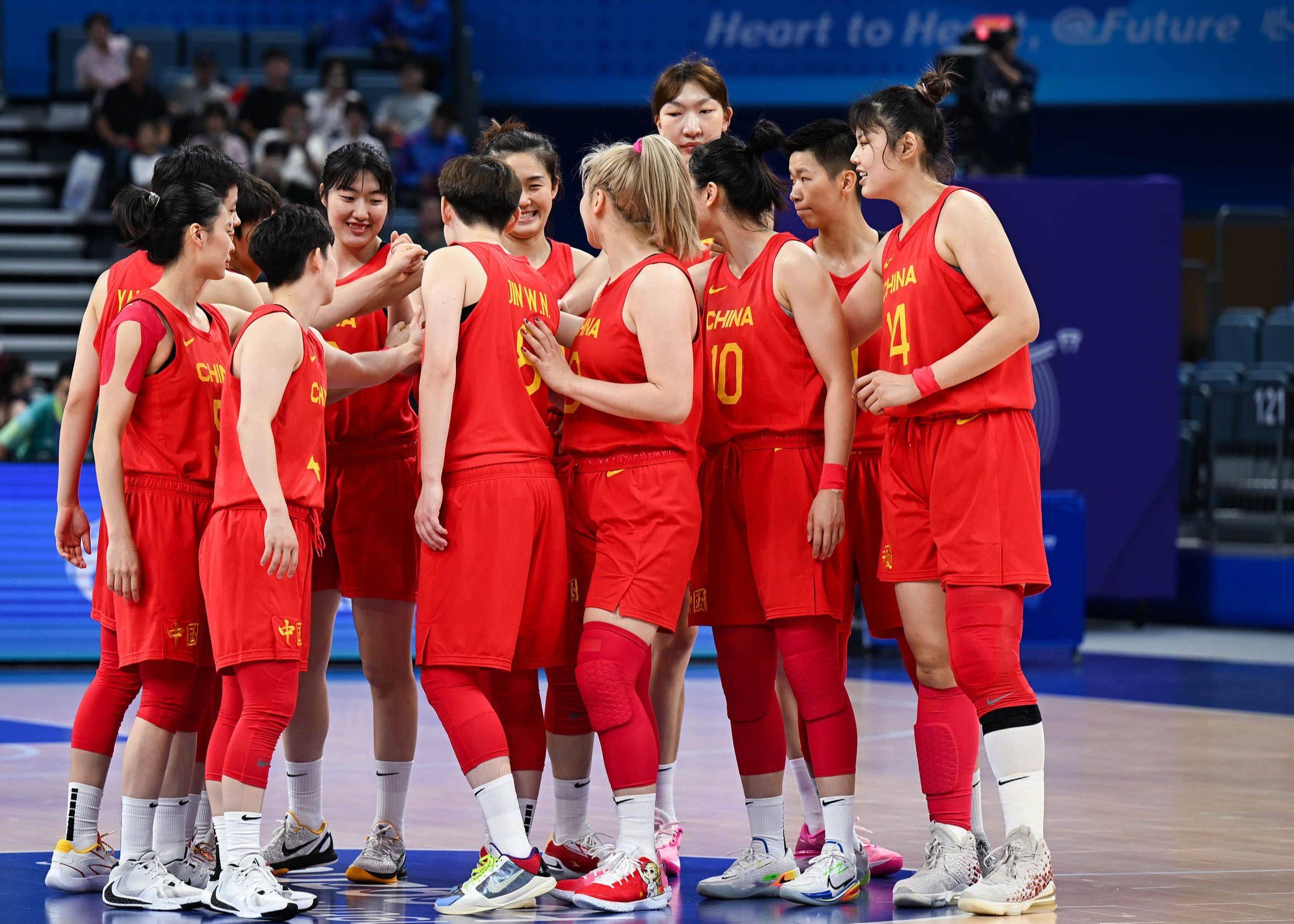 媒体人：中国女篮与男篮形成鲜明对比 这就是世界级强队的气质