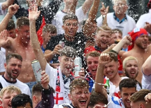 每日邮报：英格兰球迷在欧洲杯揭幕战中可能面临禁酒令 即便是大街上也不能聚众饮酒