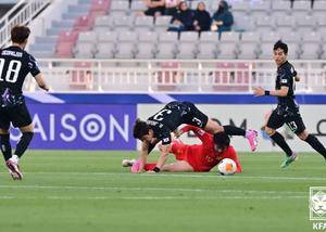 韩媒：韩国队成功击败中国队的粗野足球 获得两连胜接近出线