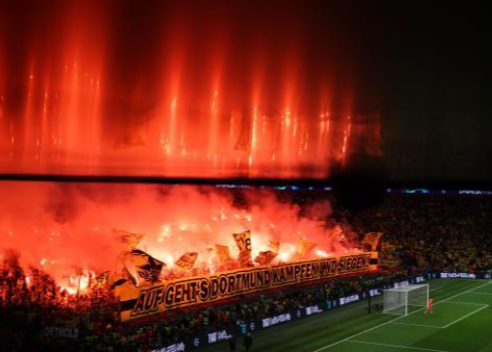 世体：多特或因自家球迷使用烟雾弹遭到欧足联罚款