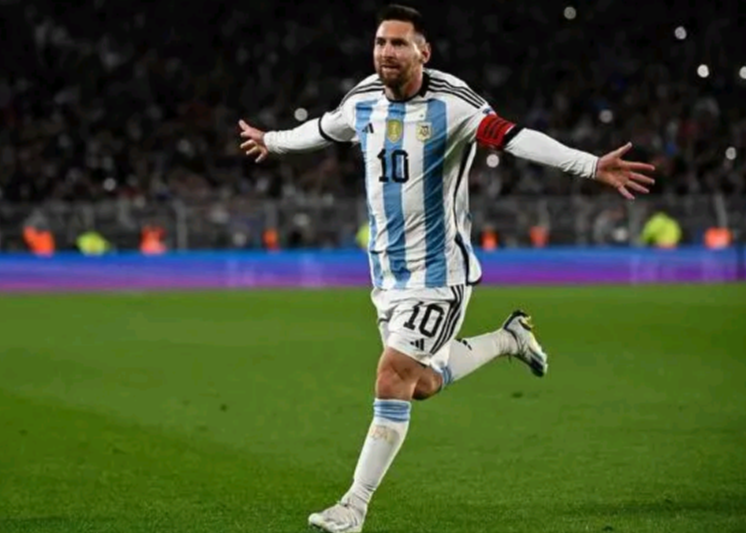 👀国家队生涯首次！梅西0球仍随阿根廷闯入大赛四强