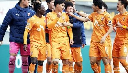 亚冠资格争夺关键战，济州联和水原FC谁能更胜一筹？