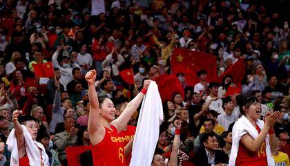 媒体人：感谢女篮 让我知道中国人找对方法不用归化也能打好篮球