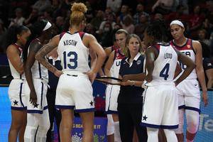 输赢只在一念之间！美国女篮次节轰出12-0 半场领先塞尔维亚17分