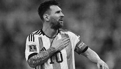 世界杯半场：第1000场马拉多纳灵魂附体 梅西石破天惊助阿根廷暂1-0澳大利亚
