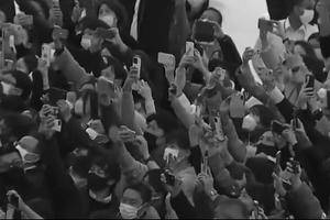 英雄般待遇！日韩国脚分别回国 上千球迷在机场尖叫欢迎