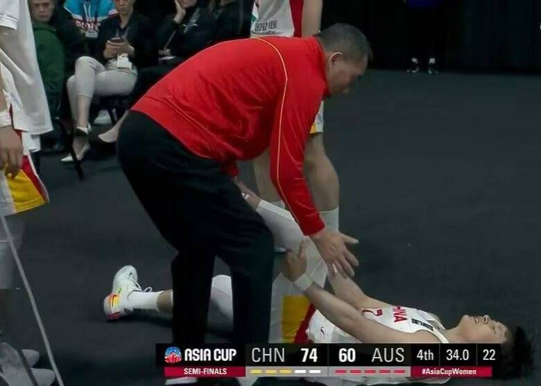 媒体人：女篮队长杨力维左侧副韧带撕裂 缺席决赛