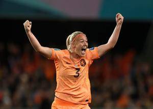 飞翔的郁金香！范德赫拉特成为第二位连续两届世界杯进球的荷兰女足球员
