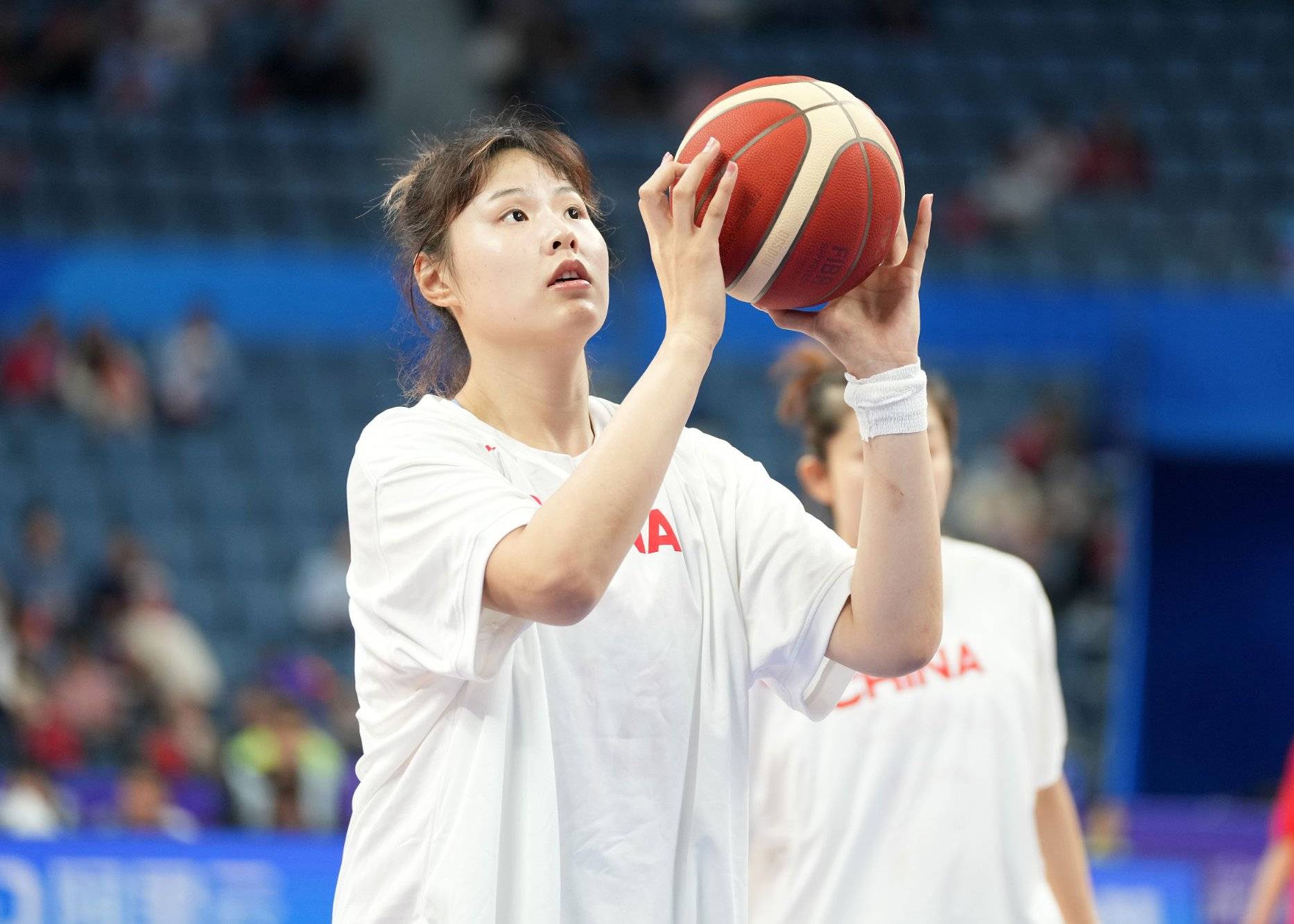 李梦单节8分 日本队外线失准 中国女篮45-40暂领先日本