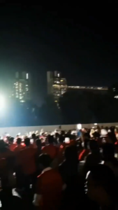 网传中韩大战场外现不和谐一幕 一球迷因身穿热刺球衣遭围殴