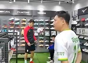 网传黄喜灿深圳商场买球鞋 记者直言韩国队保障工作也就那么回事