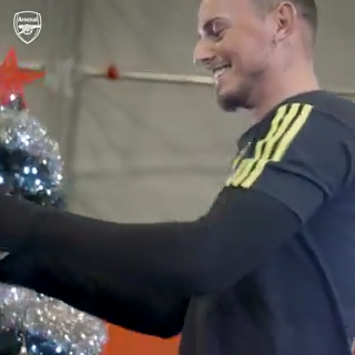 过圣诞啦！阿森纳官方发布视频 来看看球员本怀特收到的圣诞礼物