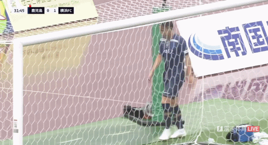 球迷提前离场…鹿儿岛联8分钟两红 主场0-2落后横滨FC