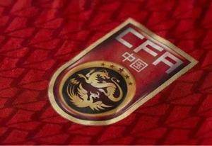 🎤雷速讨论室：中国足球迎职业化30周年 未来能否培养出中国球王？