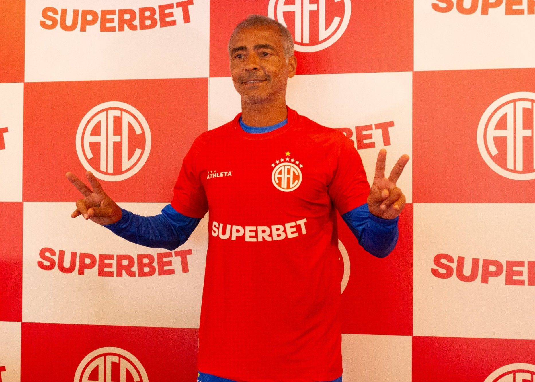 58岁罗马里奥正式宣布复出加盟巴丁球队 将与其子同场竞技