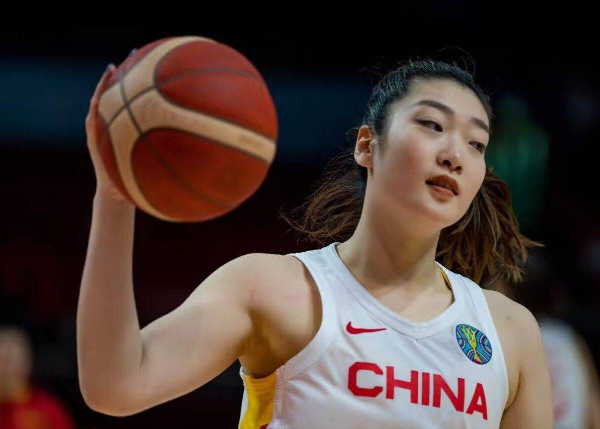 尽力了！中国女篮仅一人得分上双 李梦14中6空砍全场最高的21分