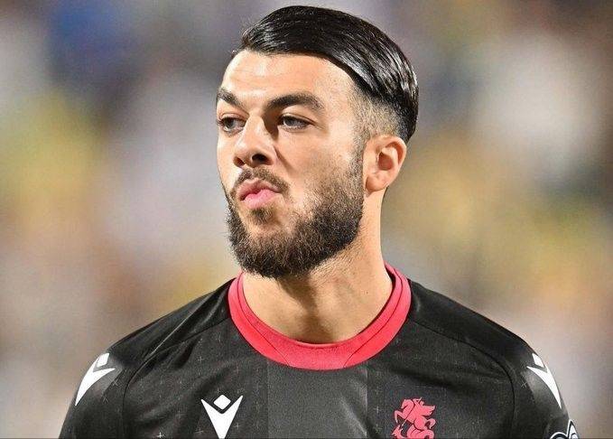格鲁吉亚国脚前锋自宣离开阿贾克斯：下赛季我将在法甲踢球 但下家未定
